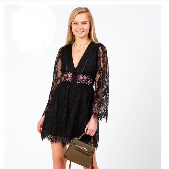 Francesca's Collections Dresses & Skirts - Francesca’s Gretta Lace Floral Black Dress Medium